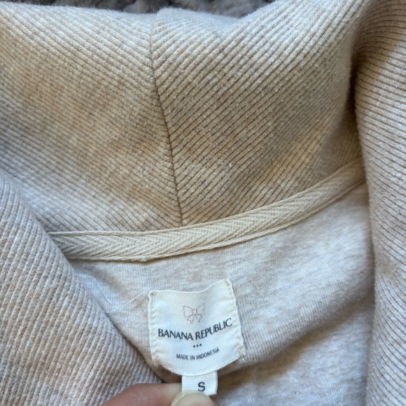 ⭐️⭐️⭐️Banana Republic Cream Ribbed Sweater - Picture 4 of 7